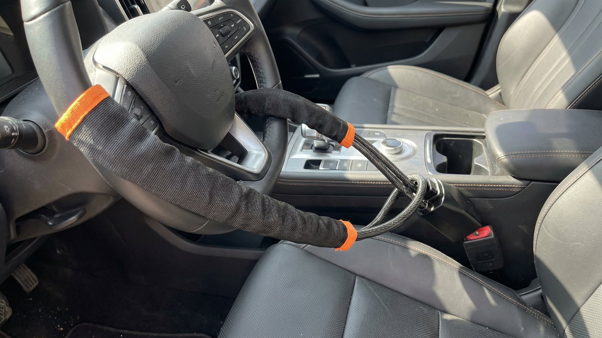 Vigi Lock dual-anchor system installed on steering wheel